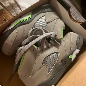 Retro Jordan 5's so dope and excellent condition